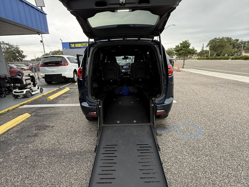 Used 2025 Chrysler Pacifica